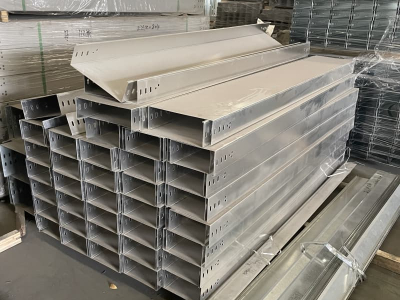 ថាសអាលុយមីញ៉ូមអាលុយមីញ៉ូម