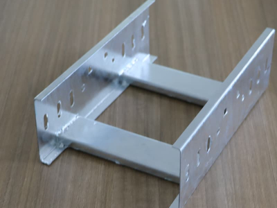 ថាសខ្សែក្រវាត់ល្បាក់