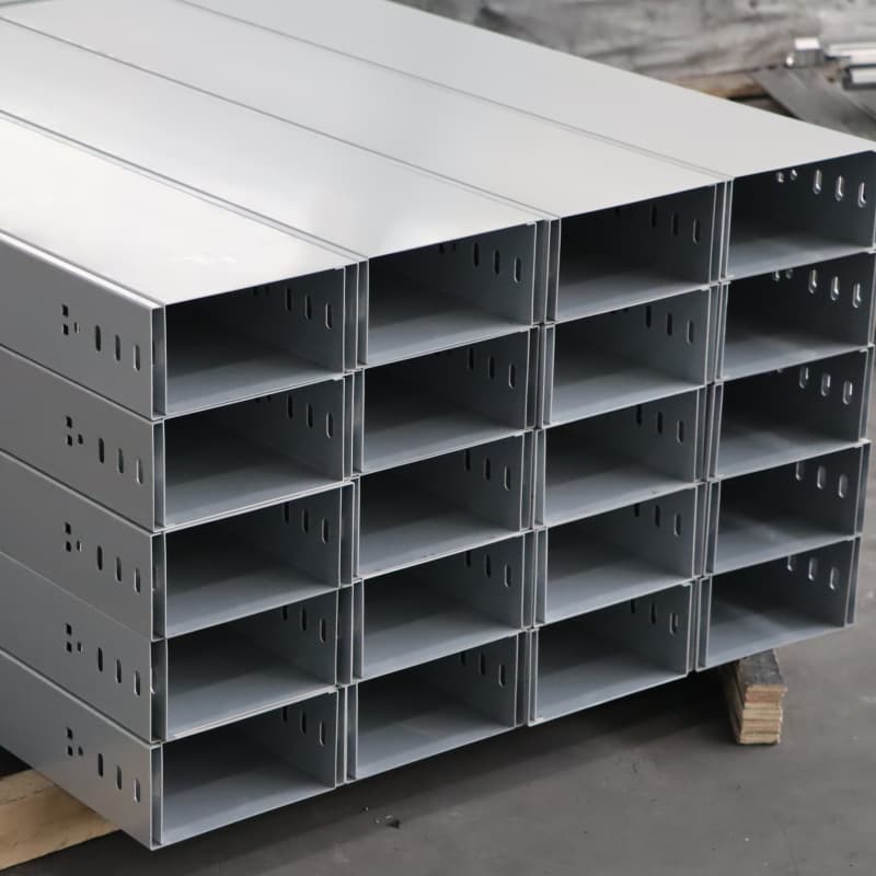 ថាសដាក់ខ្សែកាប និងកាំជណ្ដើរខ្សែ