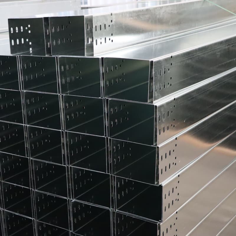 ថាសដាក់ខ្សែកាប និងកាំជណ្ដើរខ្សែ